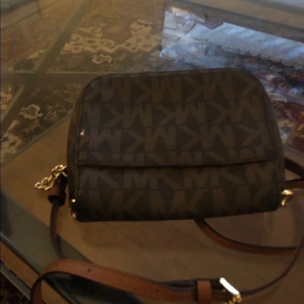 Micheal Kors Purse - Picture 3 of 4